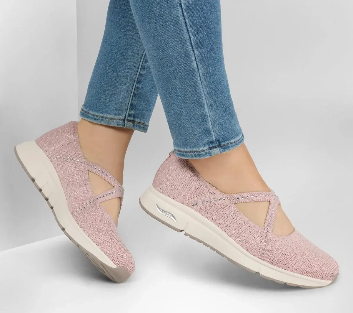 Martha Stewart: Arch Fit Living – Meadow Walks